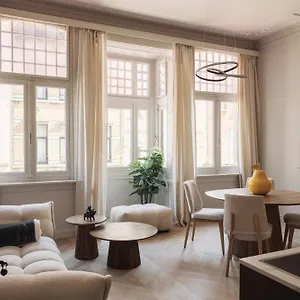 https://zurenborg-suites.hotelsantwerp.net